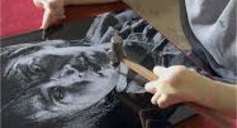 Unbelievable Talent! Chinese Artist Paints Shaoshang Xi Ge Stunning Masterpieces on Glass Using Only a Steel Needle!