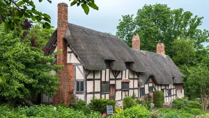 Classic Tudor-style thatched cottage with exposed timber beams in Stratford-upon-Avon.